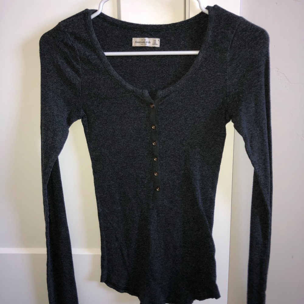 long sleeve heather grey shirt